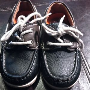 Boys size 6 Toddler memory foam loafers
